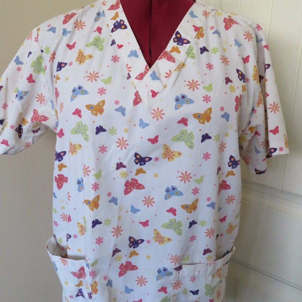 Health Pro Scrub Top Butterflies & Flowers MEDIUM (Y26)